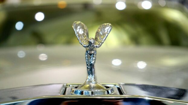 La statuette d'une Rolls Royce illustre le concept d'image de marque